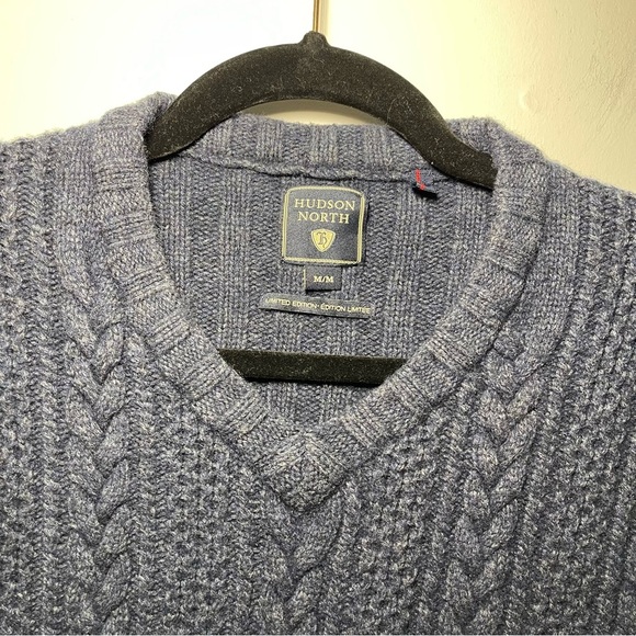 Hudson North Men’s Navy Cable Knit Lambswool V-Neck preppy academia Sweater M - Picture 3 of 7